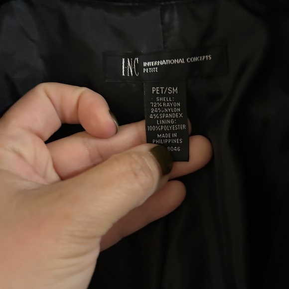 Black Women’s Blazer - Picture 4 of 4